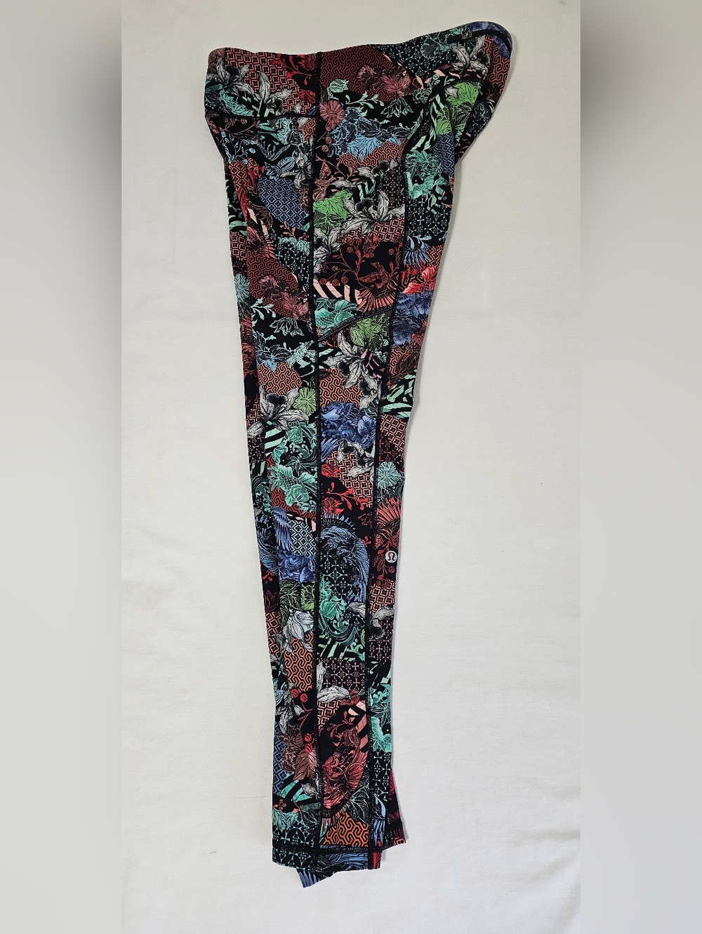 Lululemon Size 8 Floral Patchwork Leggings Black Multicolor Yoga Pants - Picture 3 of 10